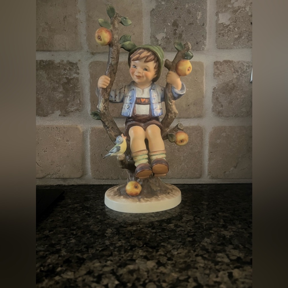 Goebel Hummel Apple Tree Boy 11 inches